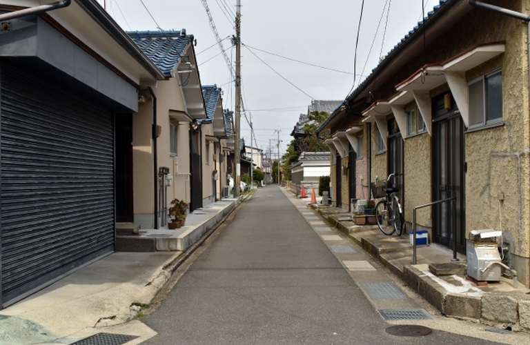 【稲沢市】長屋式住宅が売却しにくい理由・売却方法とは？株式会社椿ホームズ